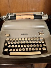 Vintage Royal Typewriter  thumbnail