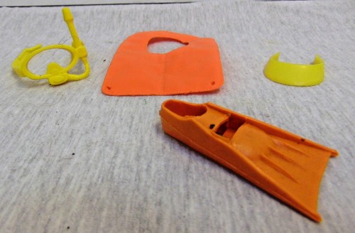 Set of 4 Barbie Scuba Diving Accessories - Picture 2 of 3