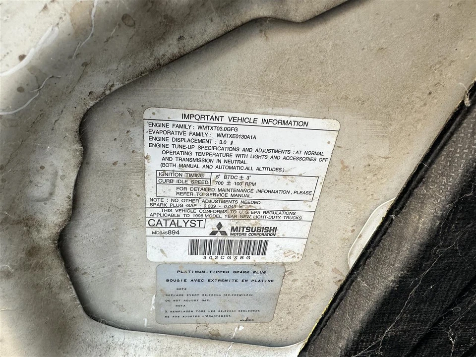 Used Front Left Door Assembly Front fits: 1998 Mitsubishi Montero sport ES Front - Imagem 4 de 4