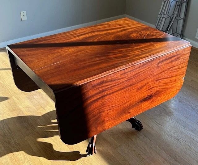 Antigua mesa de pedestal de hojas caoba maciza intrincadamente tallada c1880s Foto 3 de 4