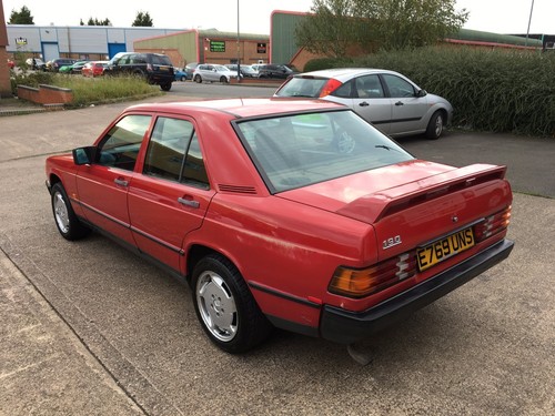 1987 E MERCEDES 190E 2.0 5 SPEED MANUAL,BRILLIANT RED,NICE MILEAGE,NO RESERVE! - Picture 5 of 12