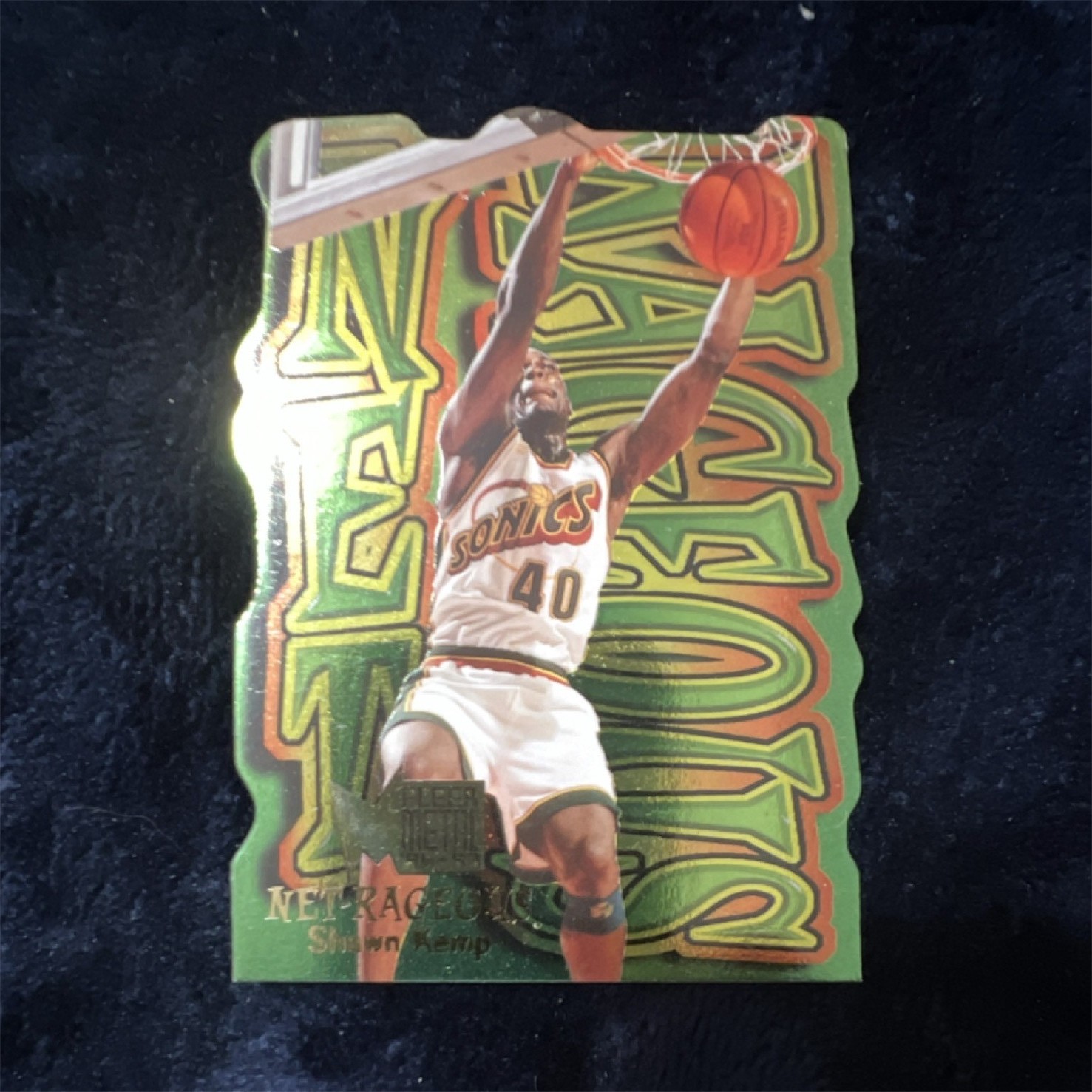 1996-97 Fleer Metal NET-RAGEOUS Shawn Kemp Supersonics Die-Cut Insert