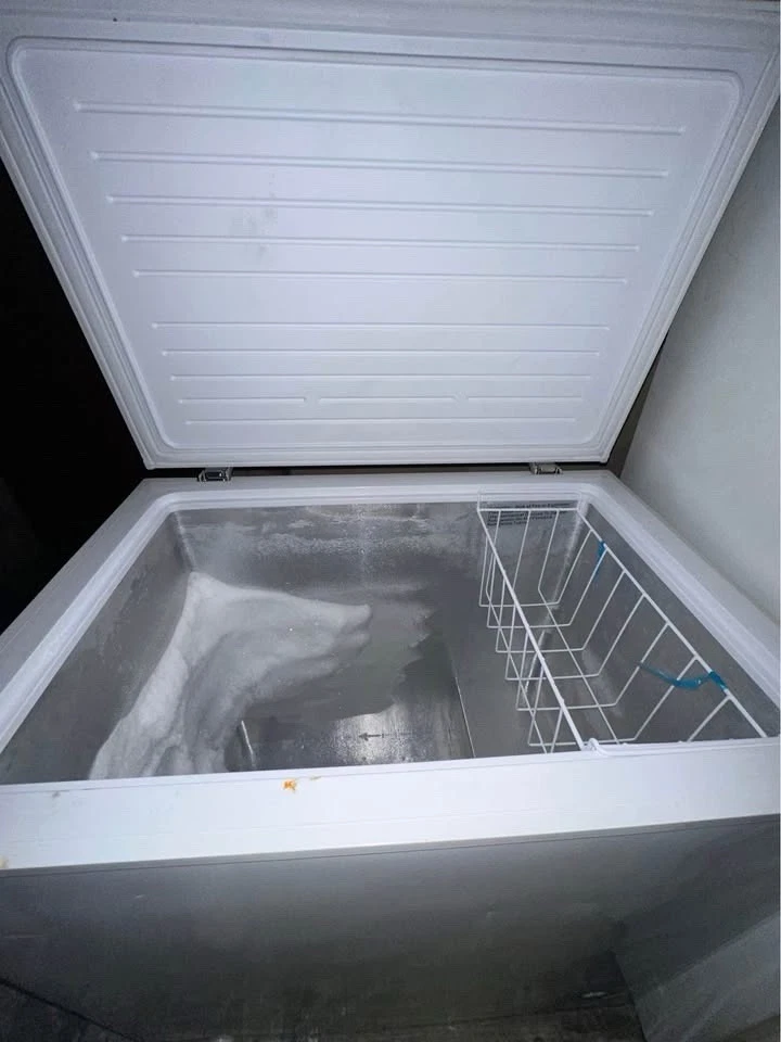 7 Cu. Ft. Manual Defrost Chest Freezer - Image 2 of 4
