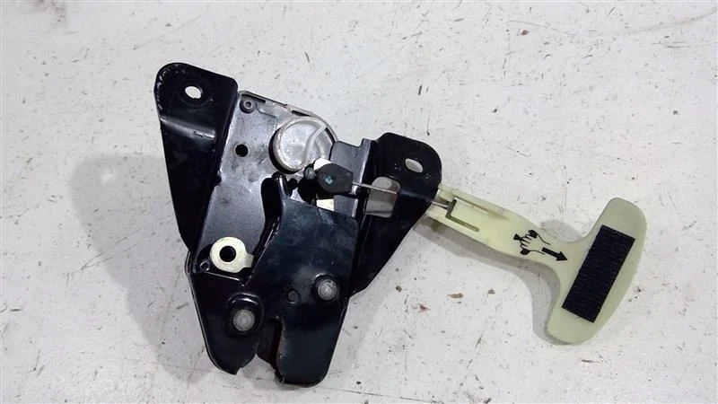 2008 - 2023 道奇挑战者后部曲柄甲板盖闩锁活动器 4589217AF — 第 3/4 张图片