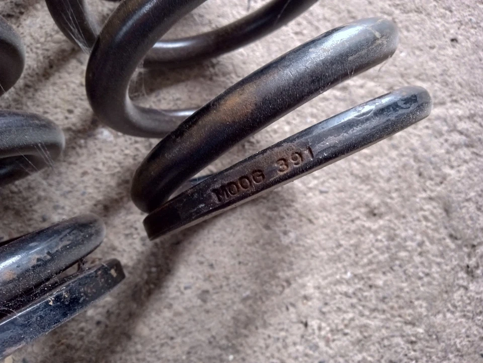 Nuevo stock antiguo Nash 600 muelles helicoidales delanteros 1946 1947 1948 MOOG parte 391 juego NOS Foto 2 de 3