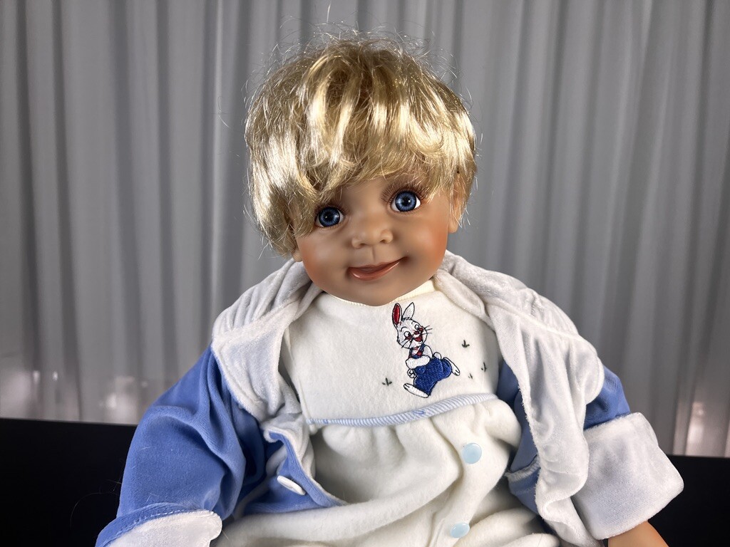 Poupée wanna walk marque hasbro de 1990 quelqu'un la