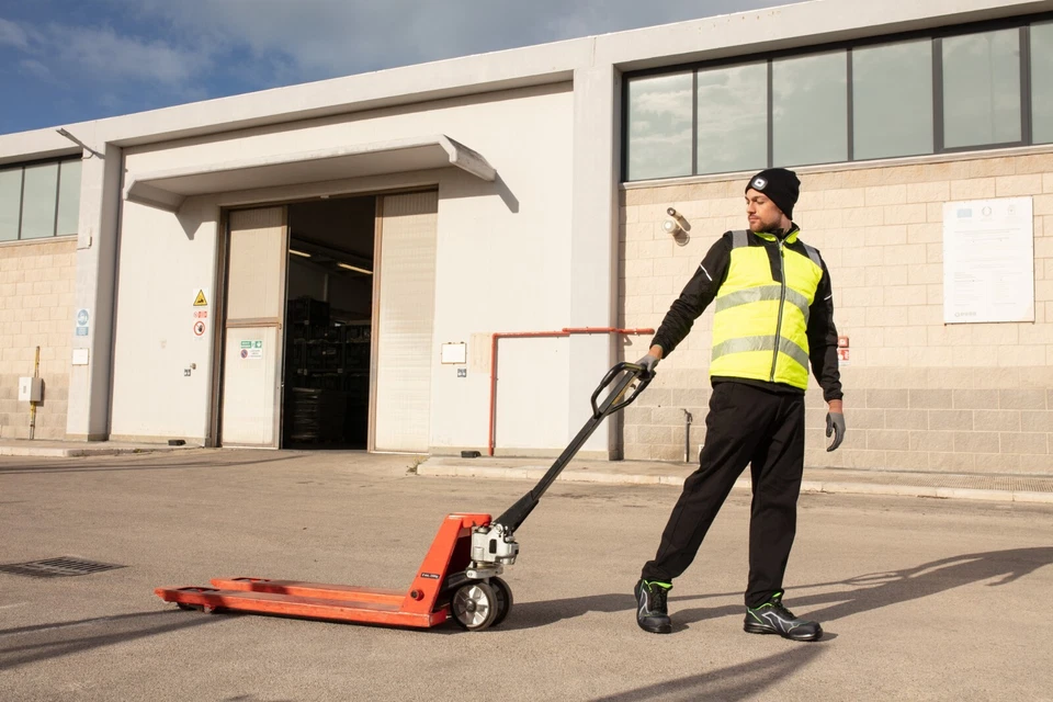 Portwest PW374 Hi-Vis Reversible Quilt Lined Bodywarmer Safety Vest - Image 4 of 4