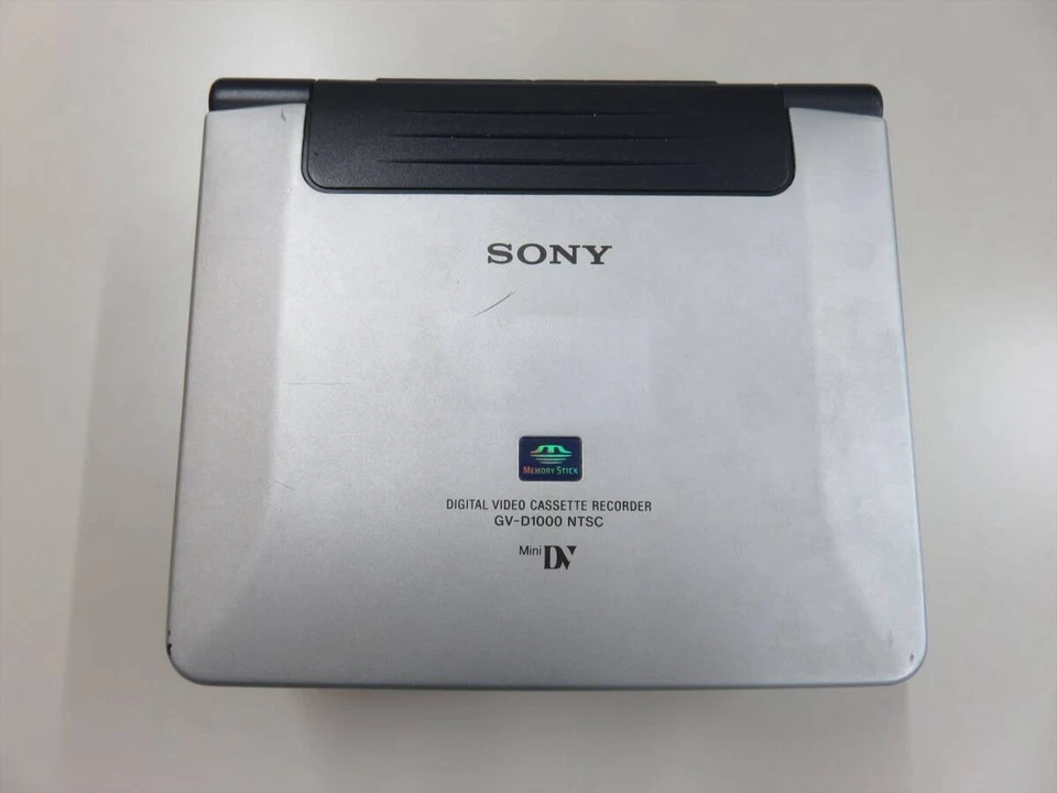 Sony GV-D1000 Digital video cassette recorder with 4-inch LCD monitor From Japan - Image 4 of 4