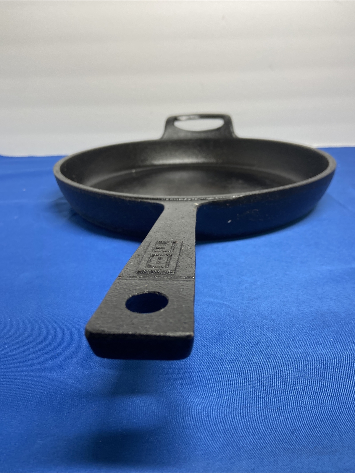 Bobby Flay 12” Diameter Round Skillet Cast Iron BF Heavy Duty eBay