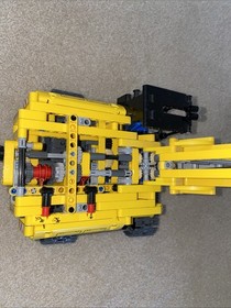 LEGO TECHNIC: Excavator (42006) Complete With Manuals.   No Box.