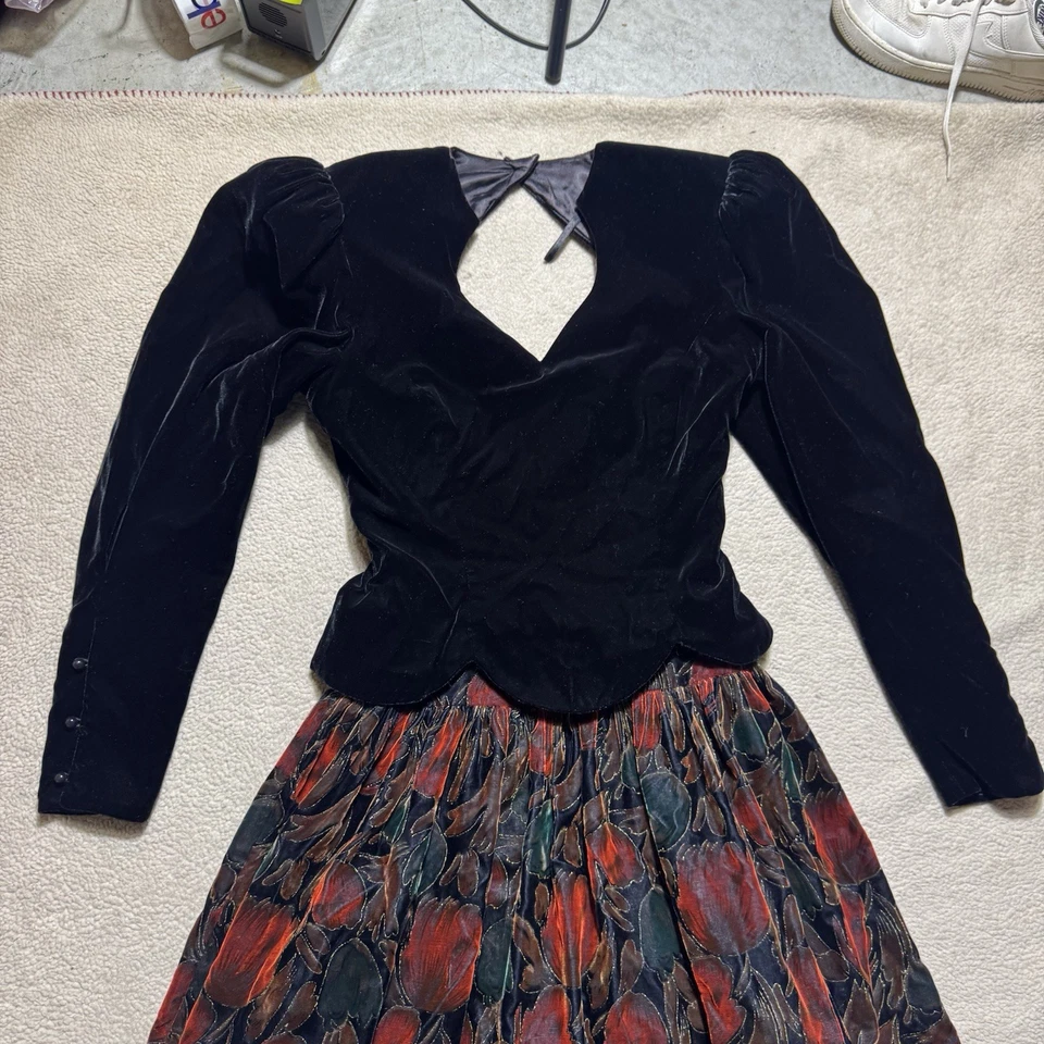 Vestido Scott McClintock Mujer 8 Negro Floral Terciopelo Línea A Vintage Cerradura Trasera Foto 2 de 4