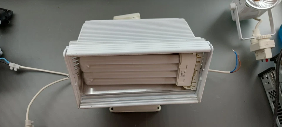 Original J.Fröschl 3Phasen-Strahler SET Weiß 36Watt 230Volt 50Hz ETG mit Zubehör - Bild 3 von 4