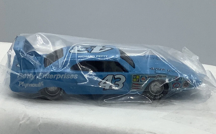 Racing Champions DIECAST NASCAR RICHARD PETTY #43 COCHES 1979 Plymouth 1:64 1991 Foto 3 de 4