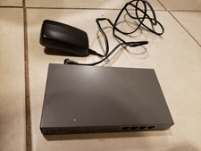 D-LINK MODEL DI-704 INTERNET GATEWAY AND FIREWALL WITH 4 Port Switch