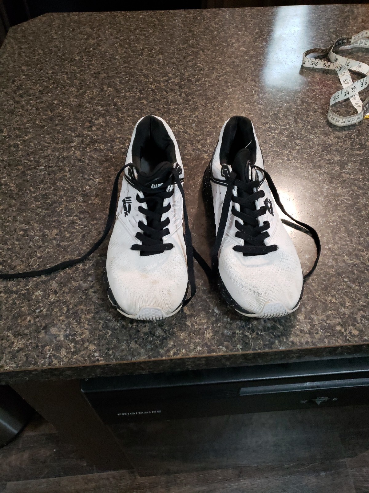 Reebok RBX Running Shoe Mens 9 White  Mesh Live Life Active Sneakers Workout