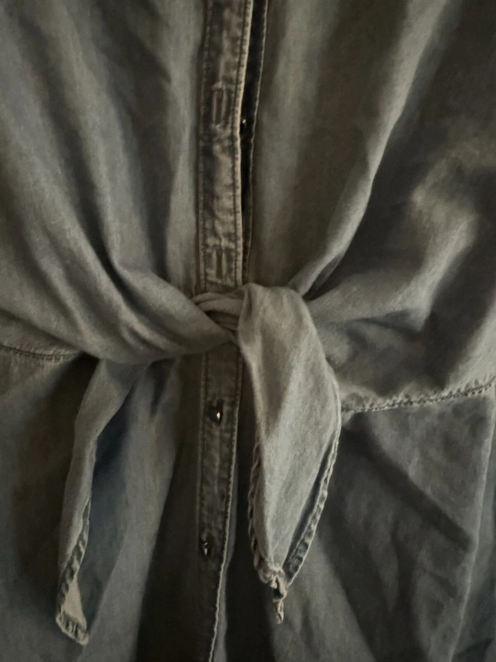 Vestido Express Denim Manga Larga Botón Frontal Corbata Cintura Rodilla Talla L Apenas Usado Foto 3 de 4