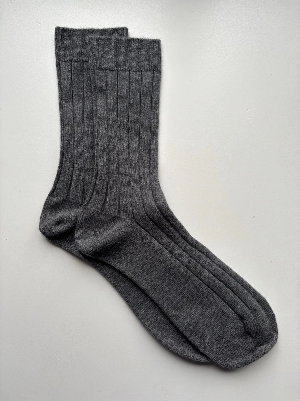 90% Cashmere 10% Nylon Dark Grey Knitted Ribbed Mens Socks Size 8-12 Soft
Opens in a new window or t