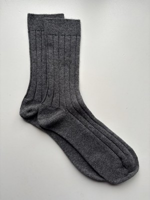 90 % Kaschmir 10 % Nylon dunkelgrau gestrickt gerippt Herrensocken Größe 8-12 weich