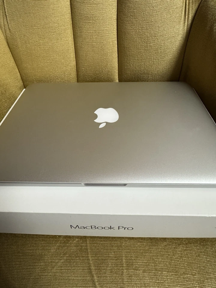 Apple MacBook Pro 13" 2015 · i5 · 16GB · 512GB, foto 2 di 5