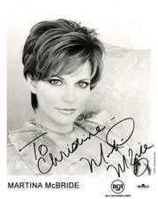 MUSICIAN Martina McBride autograph, signed photo