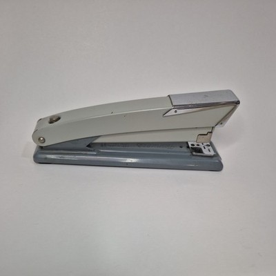 Novus B21 Stapler  Gray Desk Top Made In Germany  works great MCM DBP1014074