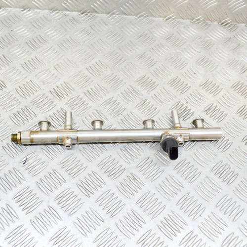 AUDI S3 Limousine 8V Kraftstoffverteiler 06K133317G 06J906051F 2.0i 228kw 2016