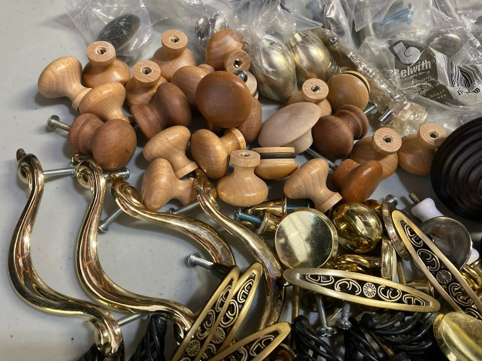 Tirador de manija de cajón lote mixto cerámica madera, níquel bronce nuevo y usado algunos vintage Foto 3 de 4