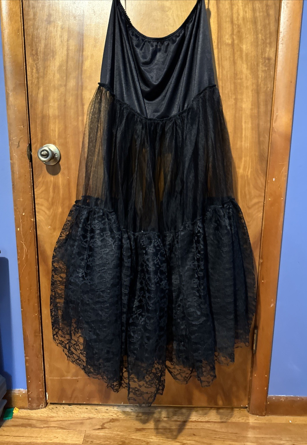 Gothic Vampiress Halloween Costume Women’s Large -In character