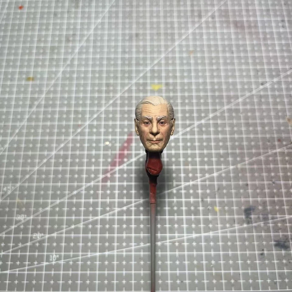 Figura de acción Mcfarlane tallada cabeza Michael Gough pintada 1/12 Foto 2 de 4