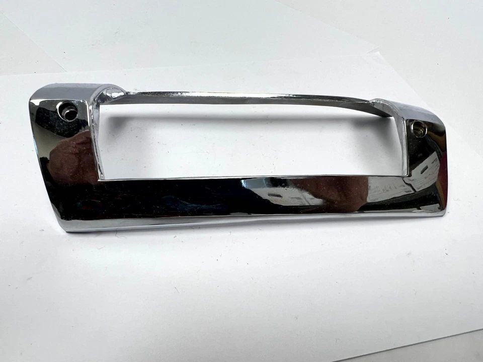 1953 年普利茅斯剑桥 Cranbrook 左侧停车灯挡板 1440098 NOS。 — 第 3/4 张图片