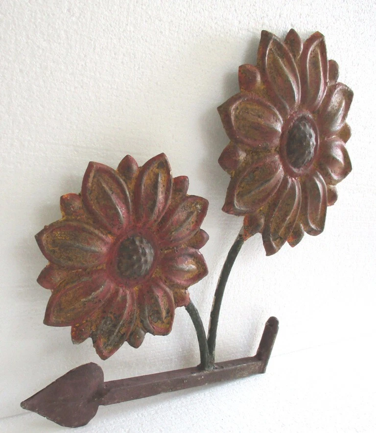 VINTAGE IRON TWIN FLOWERS WEATHER VANE HAND MADE IRON WEATHERVANE - Image 2 of 4