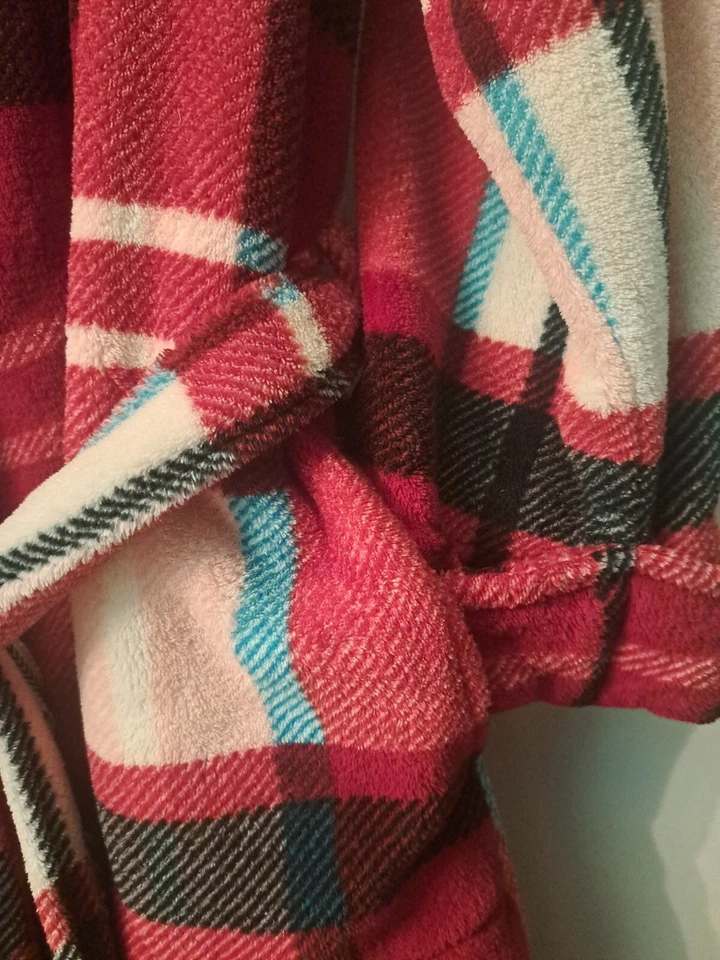 Bata con bolsillos y cuello chal Lucky Brand para mujer - cuadros rojos - MEDIDAS XXL Foto 3 de 4