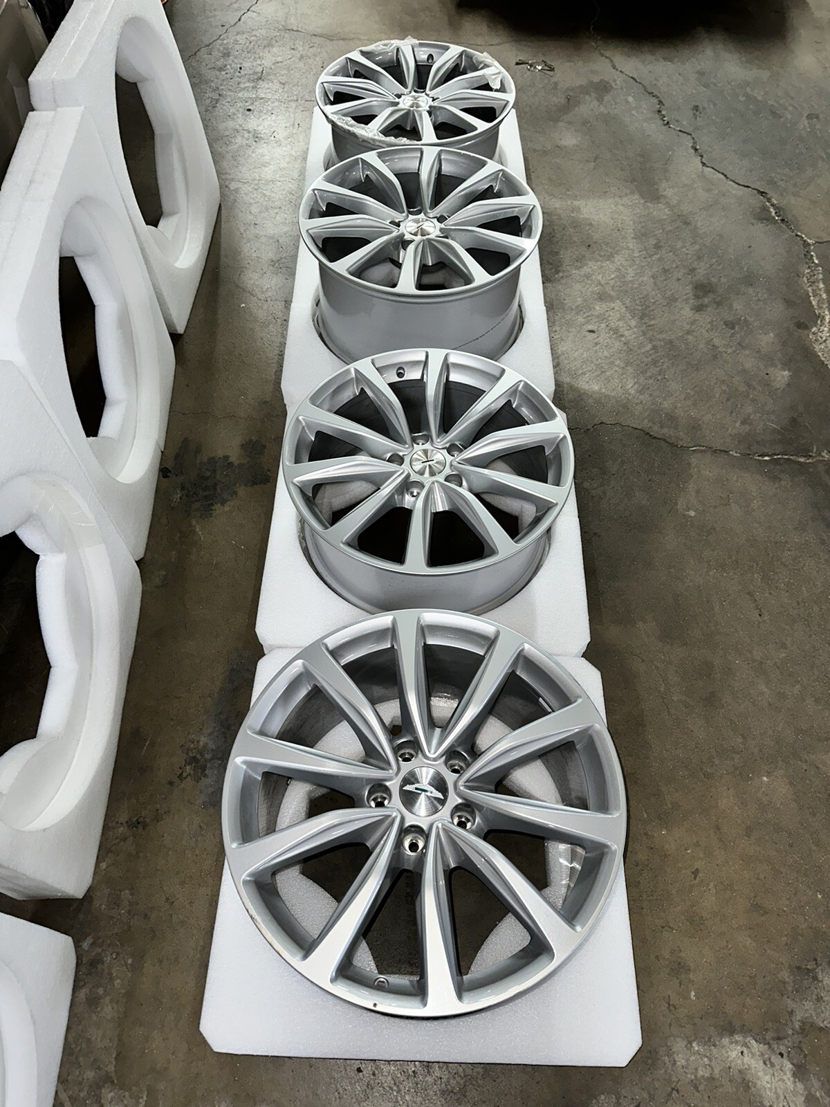 2022 Aston Martin Oem Wheels