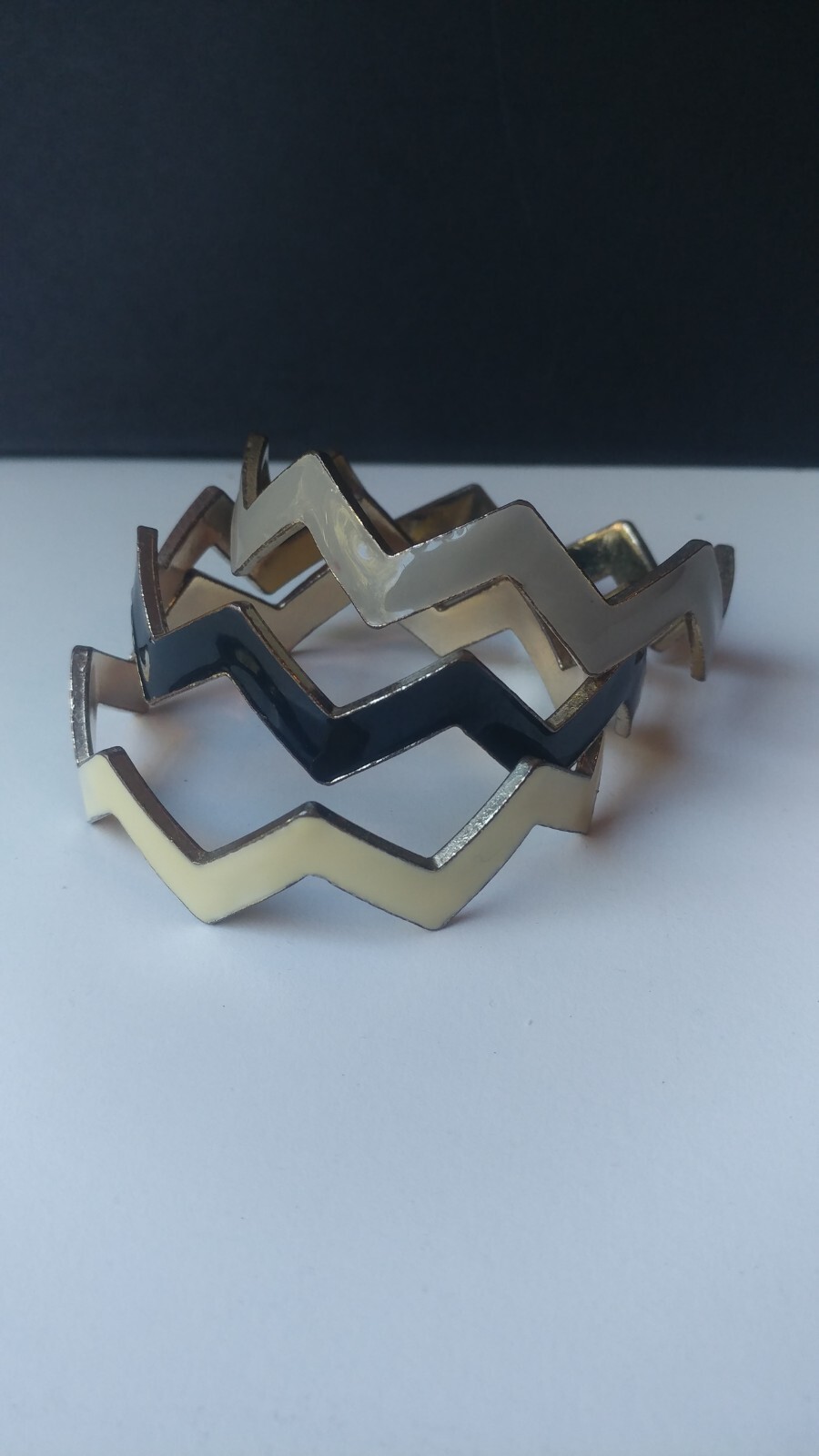 Jewelry Enamel Gold Tone Metal Zig Zag Bangle Bra… - image 3