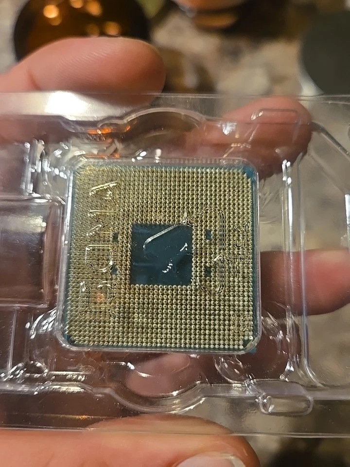 Procesador de escritorio Ryzen 5 serie 1600 (sin caja) Foto 2 de 2