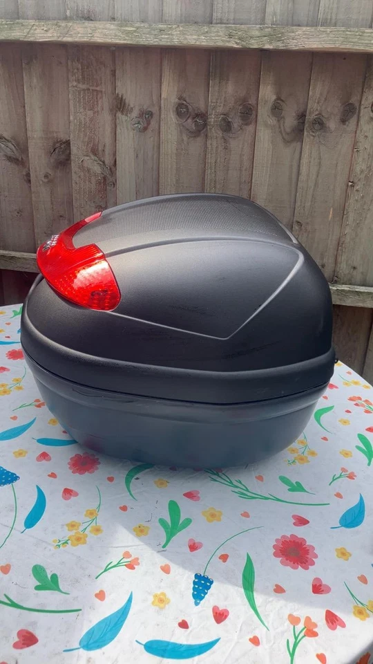 Royal enfield Classic 350 Reborn Givi Top Box - image 3 of 4