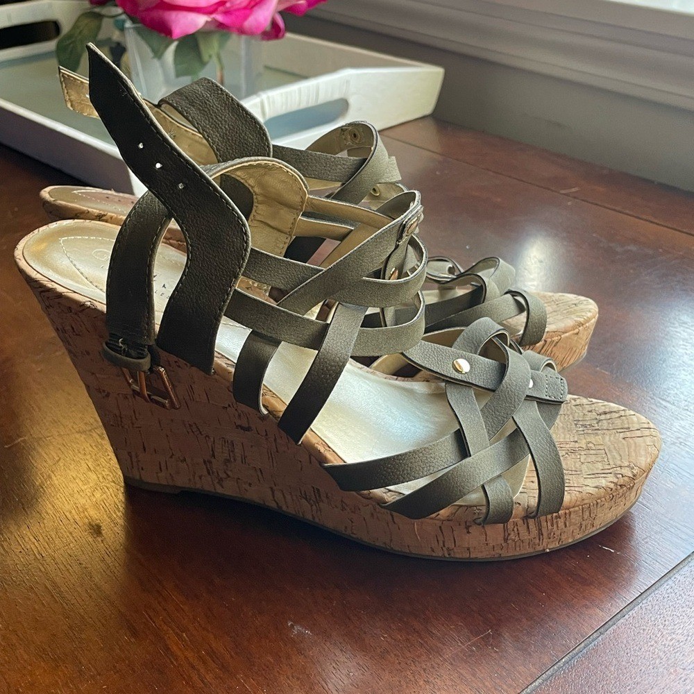 Guess wedges green size 9.5-image