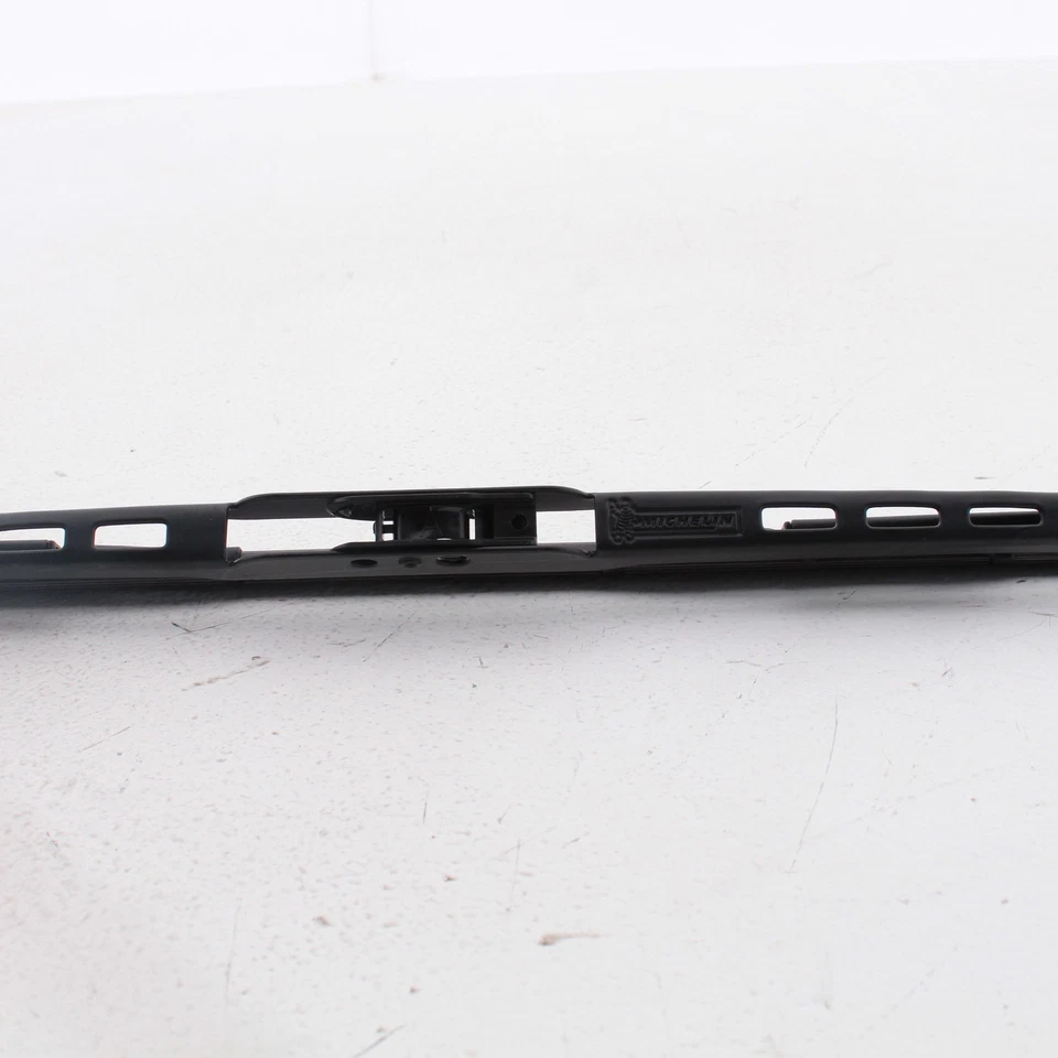 2 limpiaparabrisas Michelin 24" RainForce All Weather Performance Series marco de acero Foto 4 de 4