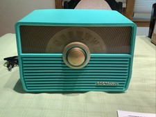 Radio tubo antiguo RCA Victor 1X52 1952 reparada y repintada