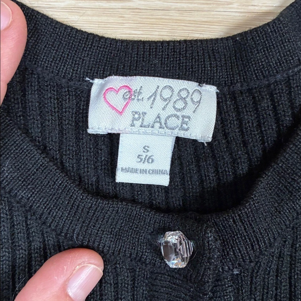 Cárdigan acanalado negro para niña Children's Place 5/6 con detalles de lazo de lentejuelas Foto 2 de 4