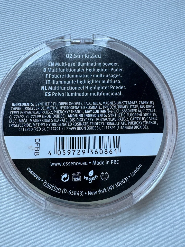 Essence Kissed by the Light Illuminating Powder 02 Sun Kissed 10g - Bild 4 von 4