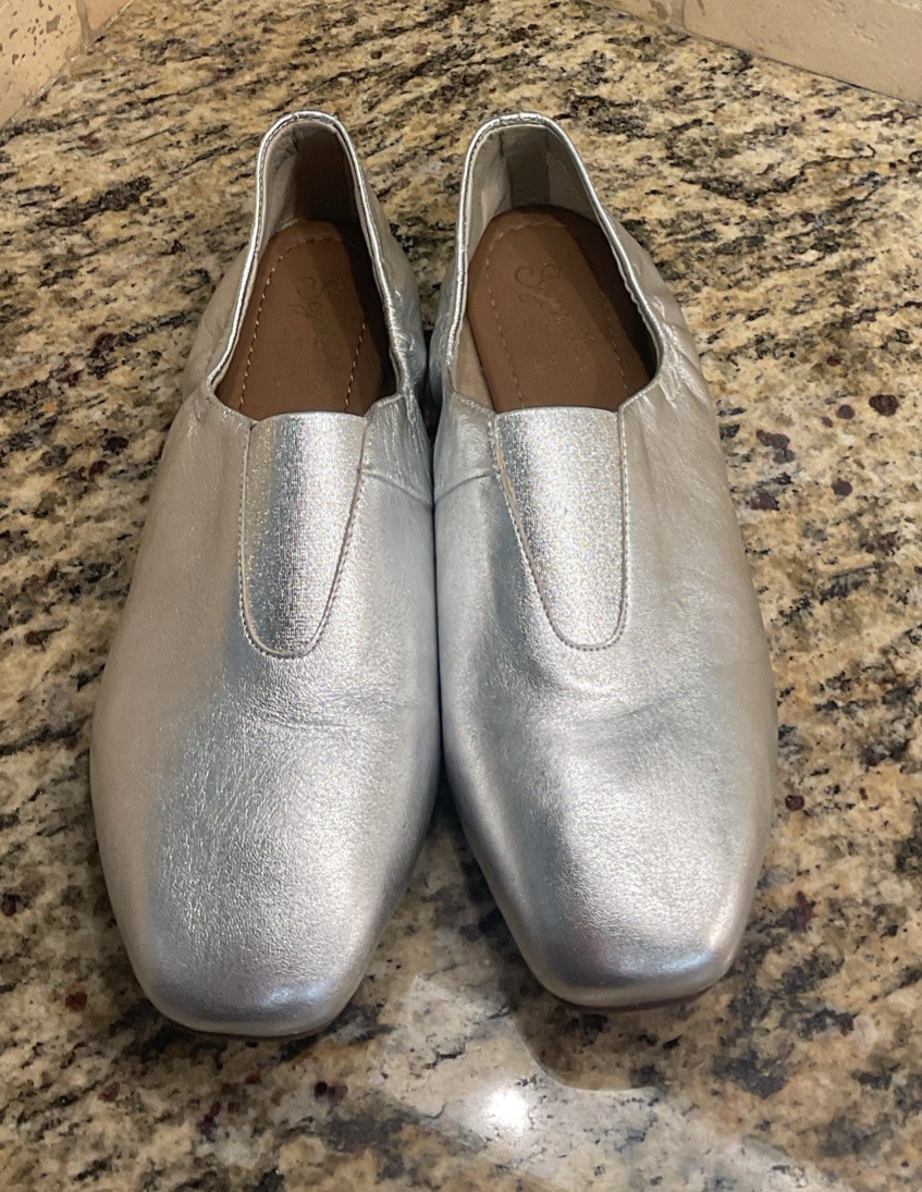 ANTHROPOLOGIE Seychelles Downtown SILVER METALLIC Flats Shoes Slippers Size 9