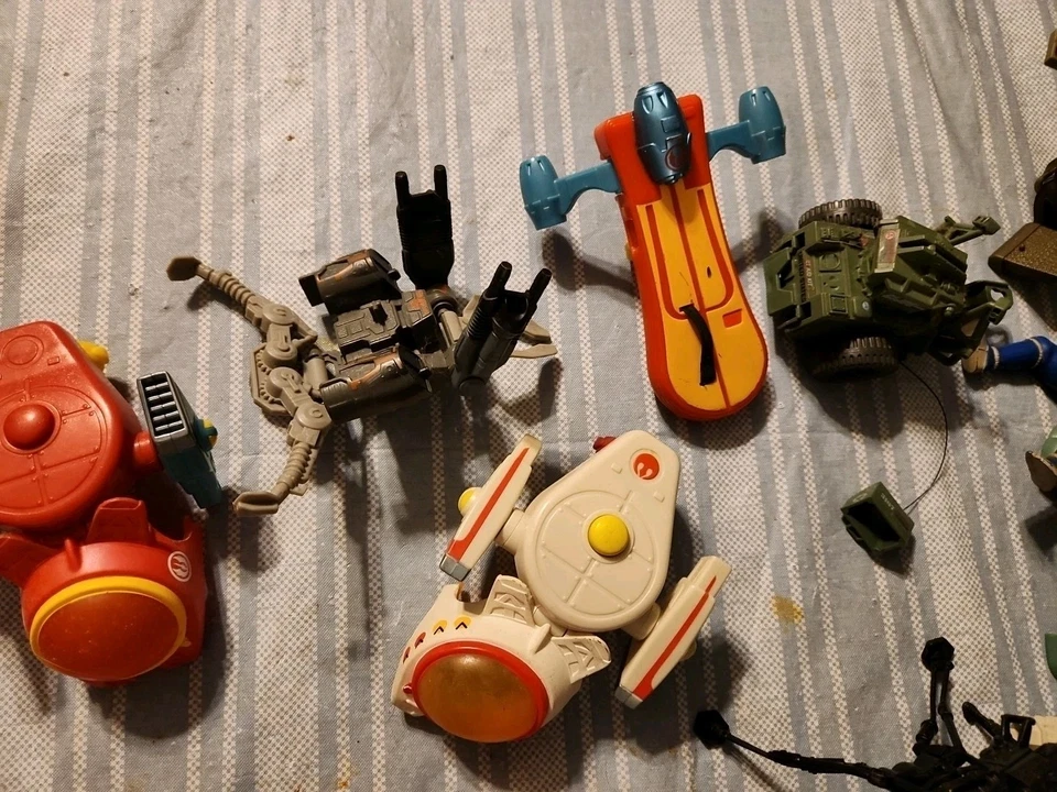 Gran Lote de Figuras, Piezas, Armas, Accesorios y Vehículos GI Joe Foto 3 de 4