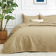 Elegant King Size Soft Quilt Set - Contemporary Coin Pattern - 3 Piece Comforter