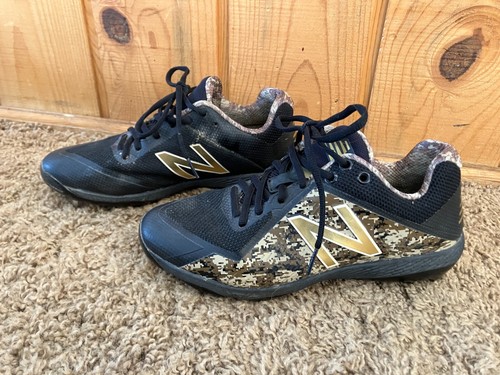 Botines de béisbol de corte bajo New Balance - camuflaje negro/dorado/postre para hombre 7,5 2E - Imagen 4 de 5