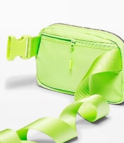 Lululemon Everywhere Belt Bag Fluorescent Green - 1L - 第 3/4 張圖片