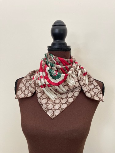 Bufanda Gucci GG Logo Club Marrón Beige WEB Verde Rojo Multicolor Seda Sarga Envoltura - Imagen 17 de 18
