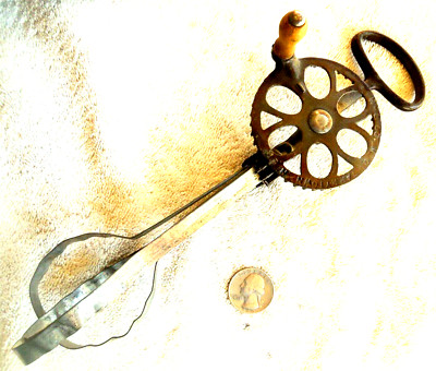 Cast iron eggbeater ''H-L CO. No. 0 TARRYTOWN N.Y.'' circa early 1900's