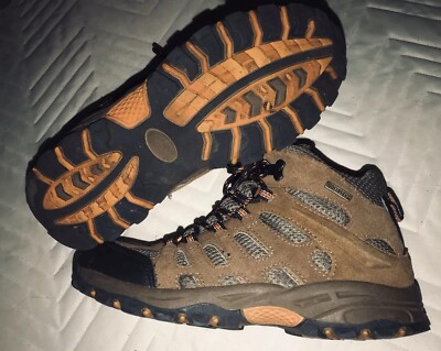 Outland Outdoor Boys Leather Waterproof Boots/Shoes Size 5M. EUC