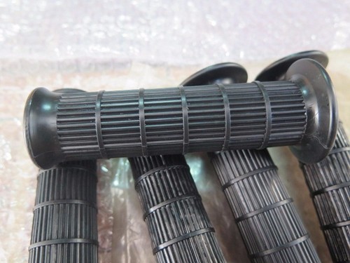 YAMAHA CS3 LS2 R3 RD250 RD350 TX650 TX750 HANDLE GRIP RH 306-26242-10 NOS x 1 JP - Picture 3 of 5